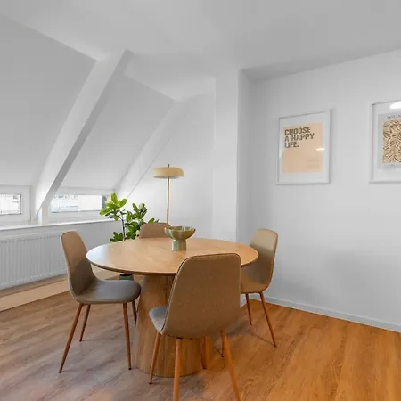 Grosszuegiges City-apartment In Bester Lage Fuer 4 P * オルデンブルク