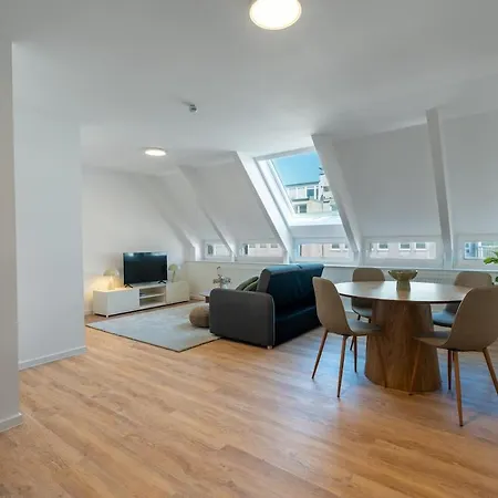 Grosszuegiges City-apartment In Bester Lage Fuer 4 P Appartamento Oldenburg